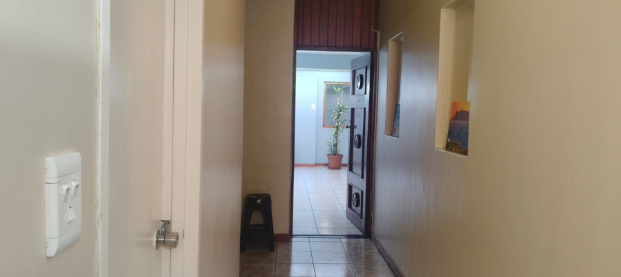 6 Bedroom Property for Sale in Cravenby Western Cape